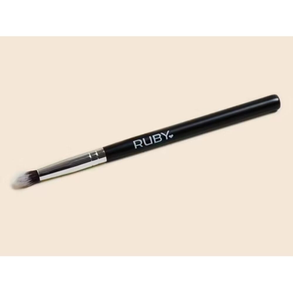 RUBY Eyeshadow Blending Brush #04099 ~ From Ipsy Bag ~Cruelty-free~ DISCONTINUED
